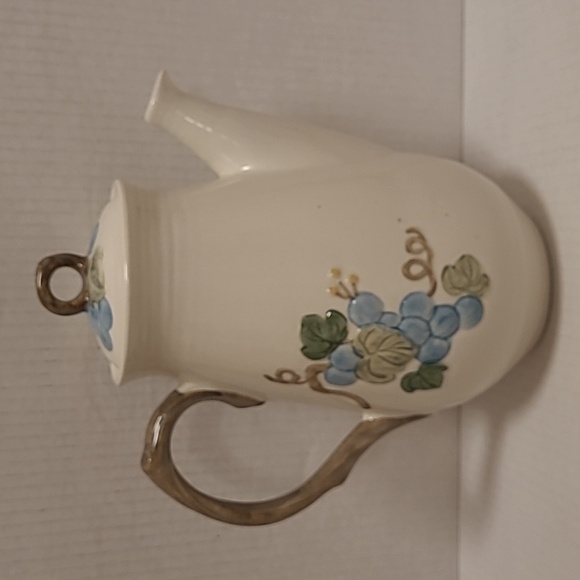 Vintage Metlox Poppytrail Teapot with Blue Grapes - Picture 7 of 16